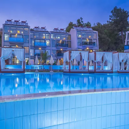 Orka Cove Penthouse & Adults Only フェティエ