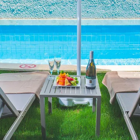 Orka Cove Penthouse & Adults Only 4*